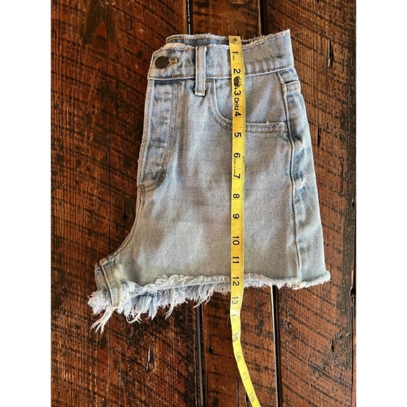 Cello High Rise Mom denim jean shorts with hidden button up fly, Size XS. - Picture 9 of 13